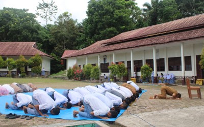 Pembiasaan Pelaksanaan Sholat Zuhur Berjamaah